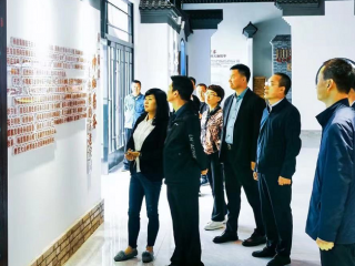 6月16日，省工商聯(lián)調(diào)研部崔明瑞部長(zhǎng)率隊(duì)甘肅省浙江企業(yè)聯(lián)合會(huì)副會(huì)長(zhǎng)蔡冠平、蘭州華能生態(tài)能源科技股份有限公司董事長(zhǎng)李強(qiáng)一行，赴會(huì)寧縣楊崖集鎮(zhèn)隴西川村考察對(duì)接鄉(xiāng)村振興清潔生活整村推進(jìn)項(xiàng)目，調(diào)研部全體干部陪